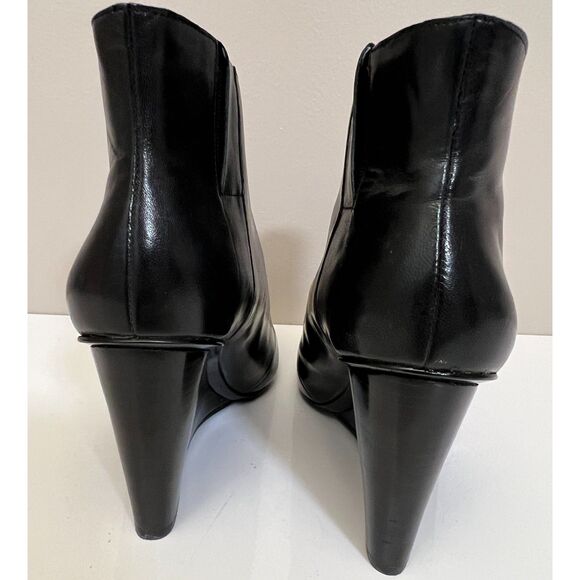 Liz Claiborne black smooth leather wedge ankle booties. Size 7.5-8(W). - Picture 3 of 10